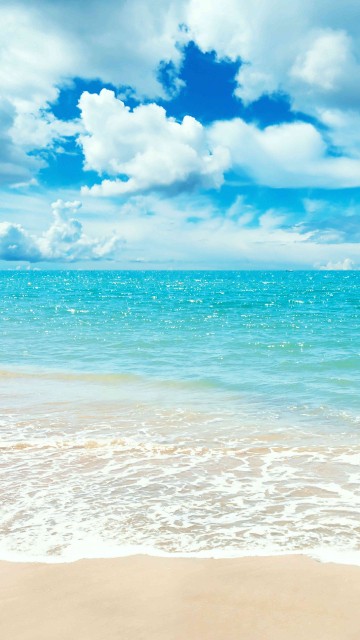 Image blue sea under blue sky and white clouds during daytime