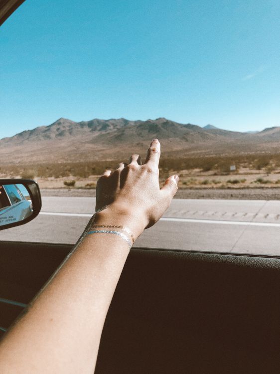 Desserts, Kfz-Spiegel, Finger, Bergigen Landschaftsformen, Handgelenk. Wallpaper in 3025x4032 Resolution