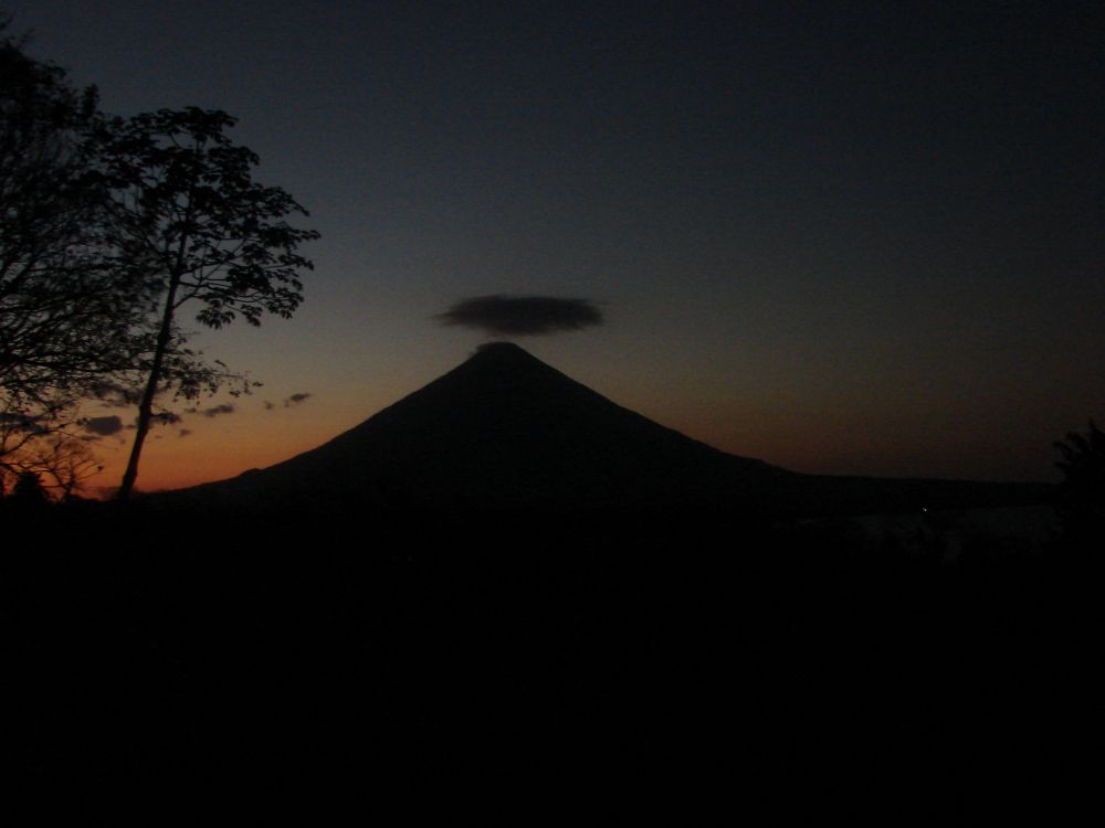 Silhouette de Montagne Pendant le Coucher du Soleil. Wallpaper in 2816x2112 Resolution