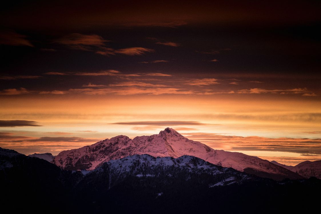 Bergigen Landschaftsformen, Afterglow, Cloud, Bergkette, Sonnenuntergang. Wallpaper in 6016x4016 Resolution