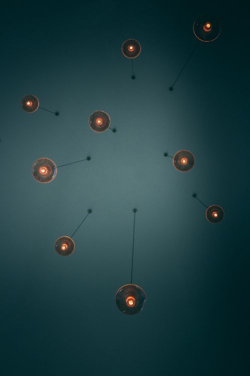Flachwinkelansicht Der Deckenlampe. Wallpaper in 3456x5184 Resolution