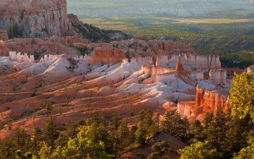 Image brown rock formation during daytime