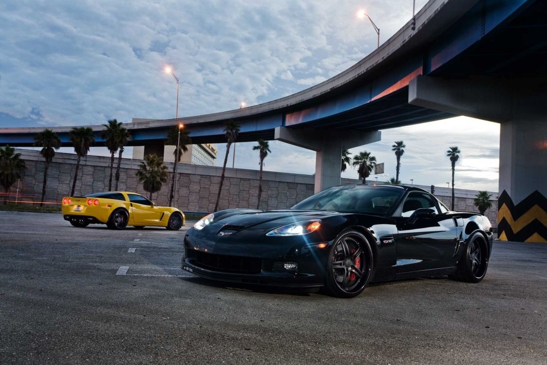 Porsche 911 Negro Estacionado en el Estacionamiento. Wallpaper in 2300x1533 Resolution