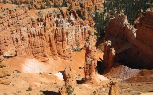 Image brown rock formation during daytime