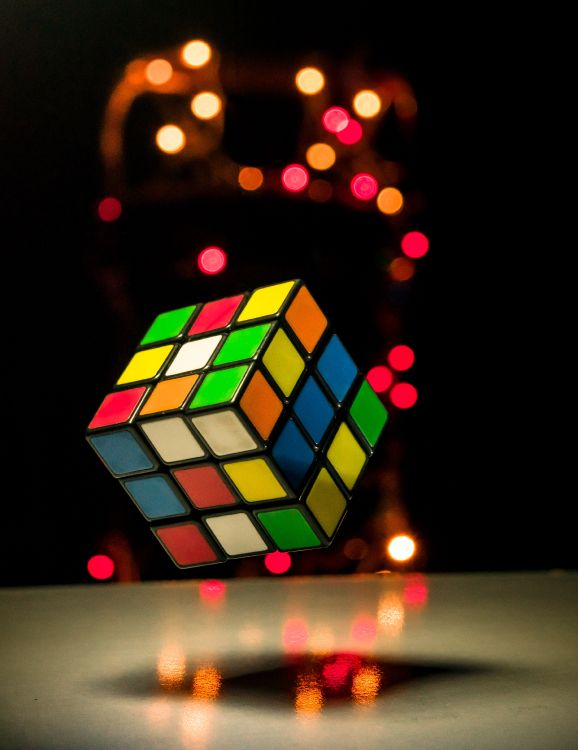 3 Cubes de 3 Rubiks. Wallpaper in 3609x4676 Resolution