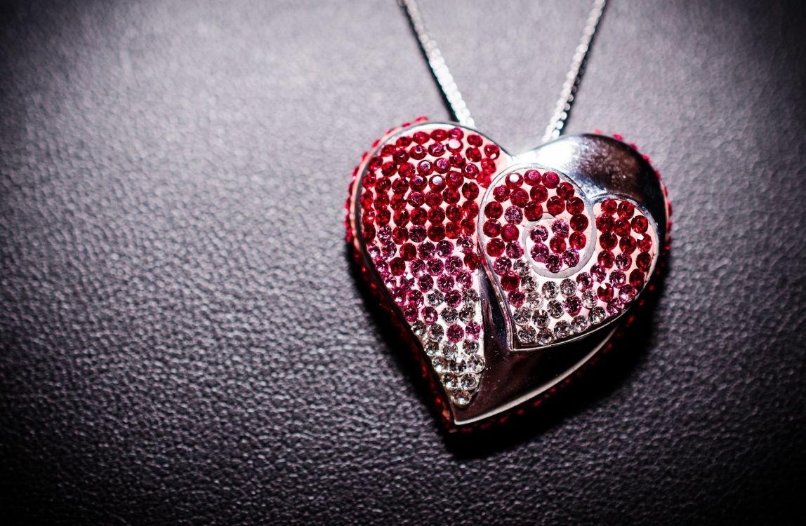 Joya, Colgante, Coraz, Collar, Rojo. Wallpaper in 2048x1337 Resolution
