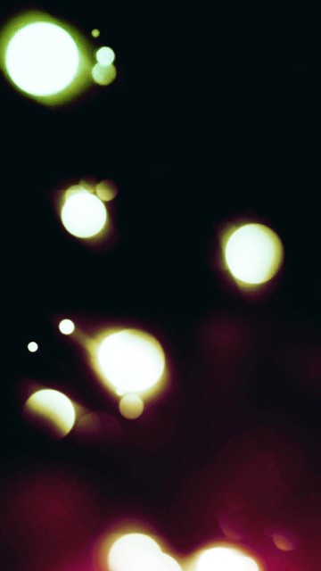 Image red and green lights in the sky