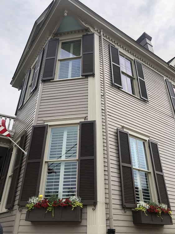 Haus, Immobilie, Fenster, Abstellgleis, Dach. Wallpaper in 1536x2048 Resolution