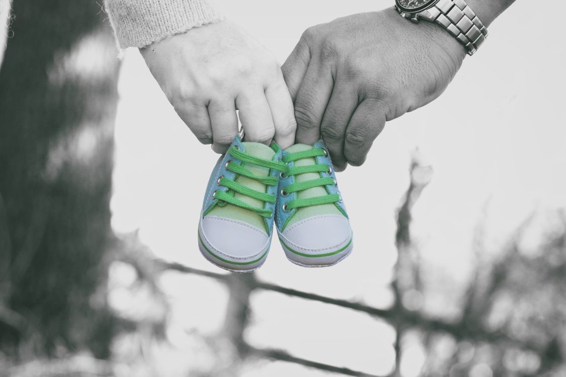 Embarazo, Verde, Mano, Calzado, Zapato. Wallpaper in 5760x3840 Resolution