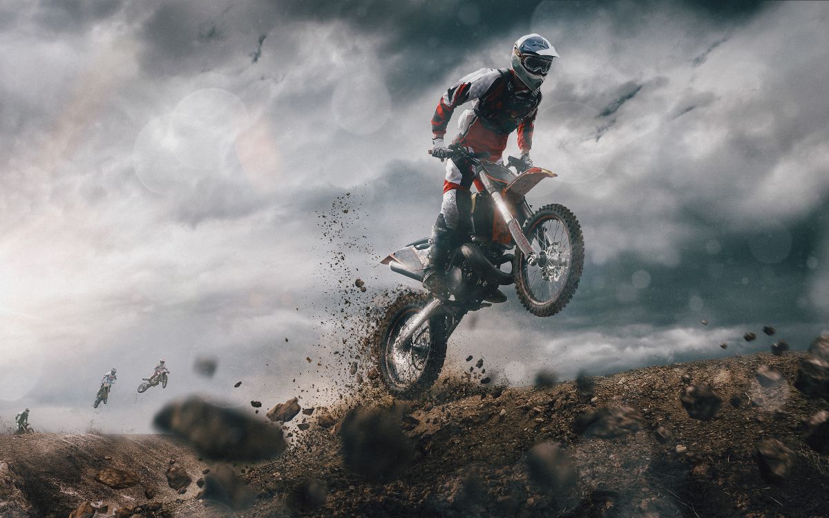 Man Riding Motocross Dirt Bike Sur Sol Brun. Wallpaper in 3645x2278 Resolution