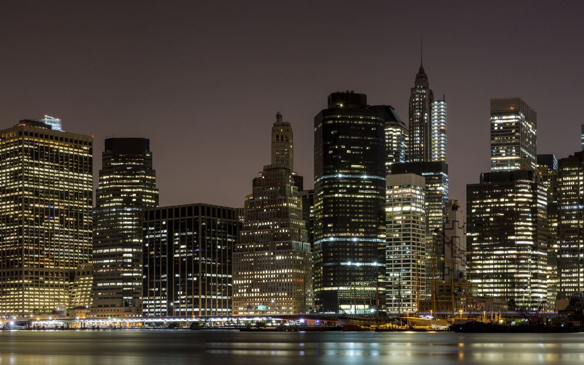 Horizonte de la Ciudad Durante la Noche. Wallpaper in 3840x2400 Resolution