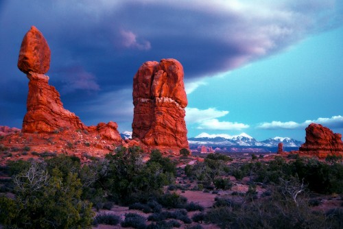 Image brown rock formation under blue sky during daytime