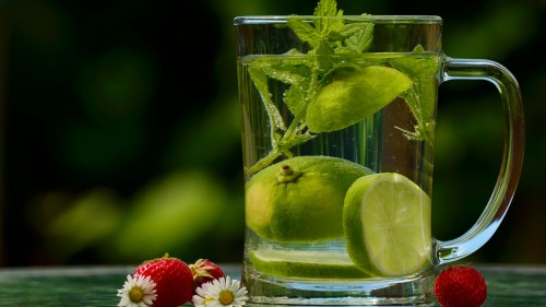 Image clear drinking glass with lemon juice