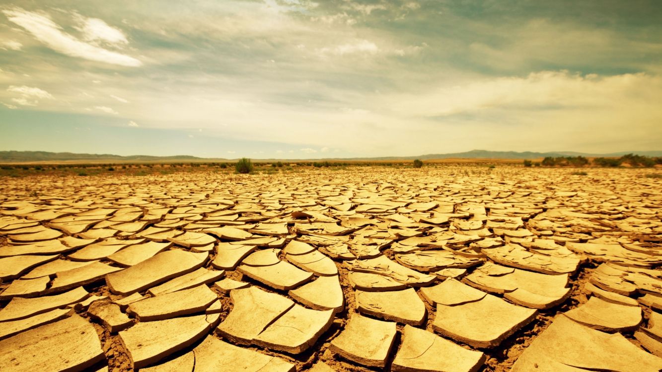 Tagsüber Brauner Sand Unter Weißem Himmel. Wallpaper in 3840x2160 Resolution