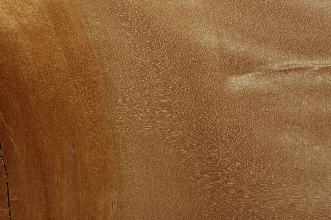 Braunes Textil Auf Braunem Holztisch. Wallpaper in 3000x2000 Resolution