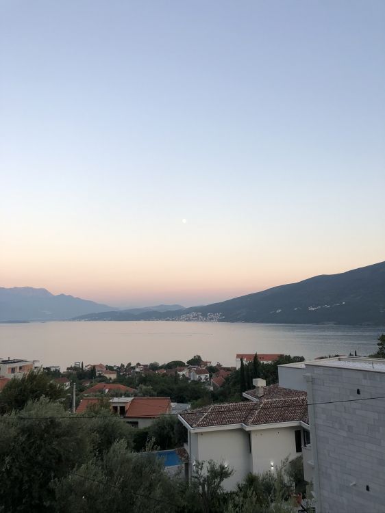 Hochland, Horizont, Bank, Hill, Loch. Wallpaper in 1536x2048 Resolution