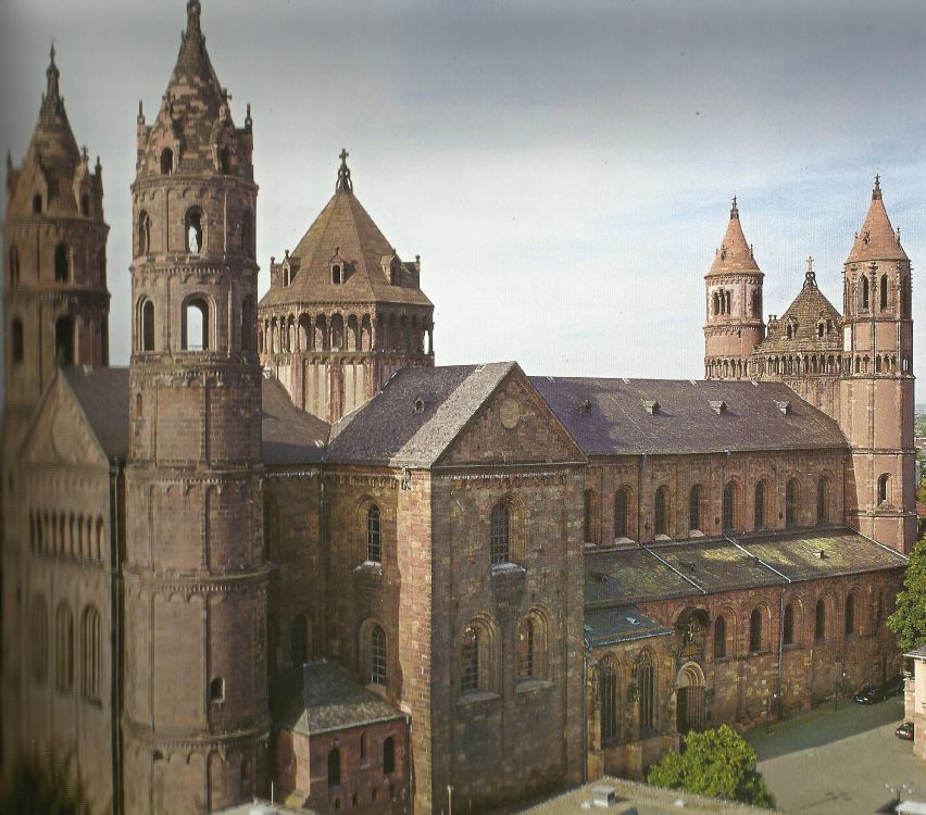 Bâtiment en Béton Brun Sous Ciel Blanc Pendant la Journée. Wallpaper in 2745x2414 Resolution