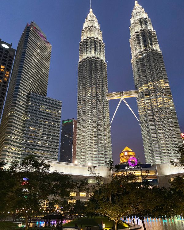 Torres Gemelas Petronas, Torre de Bloques, Torre, Arquitectura, Urbe. Wallpaper in 3024x3780 Resolution