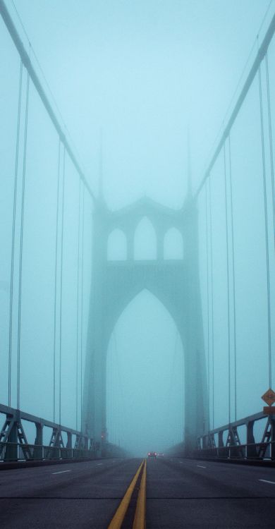 Puente Azul Bajo el Cielo Azul. Wallpaper in 2697x5175 Resolution