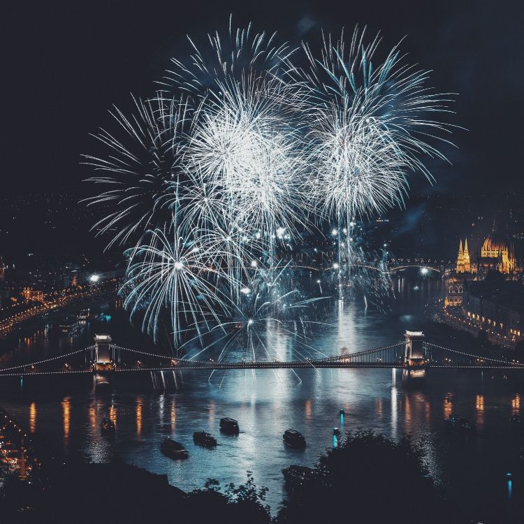 Silvester, Neujahr, Neue Jahre Tag, Feuerwerk, Reflexion. Wallpaper in 3000x3000 Resolution