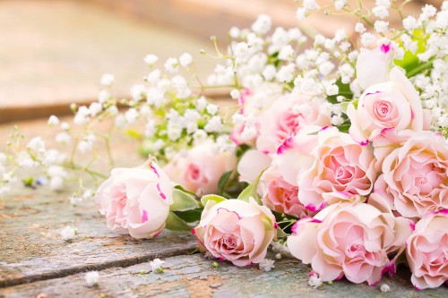 Image pink and white roses bouquet