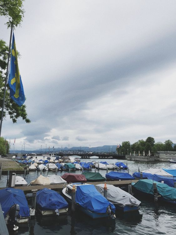 Wasser, Wasser-Transport, Boot, Kanal, Tourismus. Wallpaper in 3024x4032 Resolution