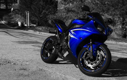 Image blue and black sports bike on road