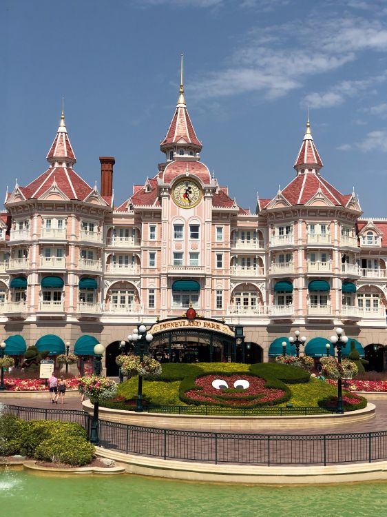 Hôtel Disneyland Resort Paris, Spire, Façade, Clocher, Fleuron. Wallpaper in 3024x4032 Resolution