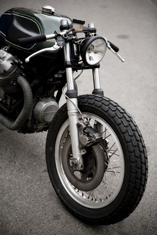 Motorrad, Tire, Car, Auspuffanlage, Moto Guzzi. Wallpaper in 1280x1920 Resolution