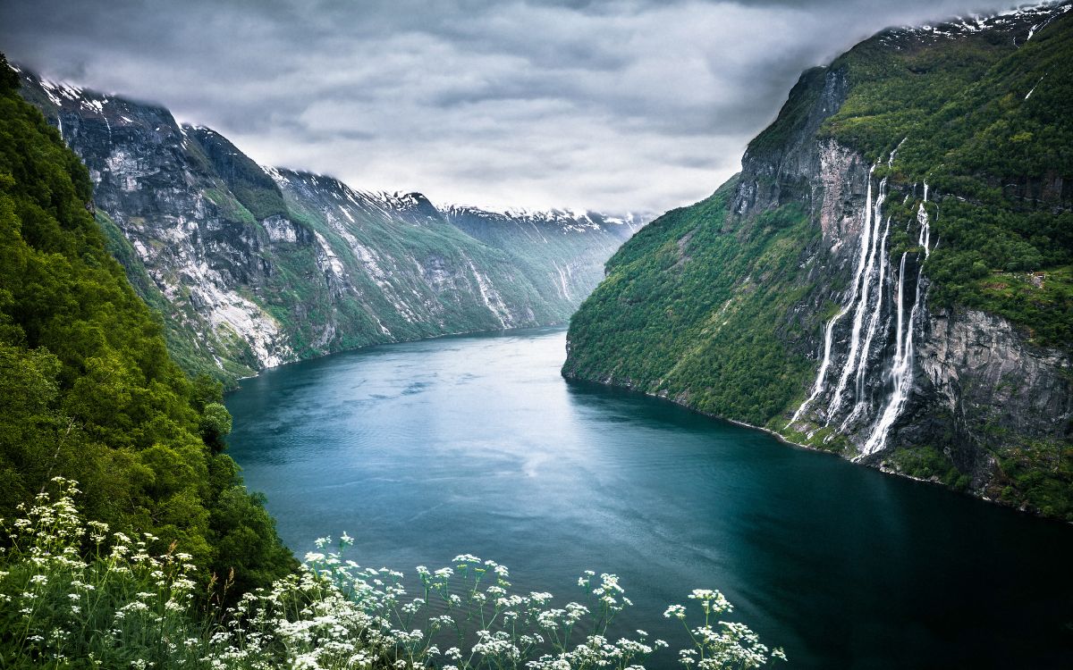 Cascade Des Sept Soeurs, Le Geirangerfjord, Geiranger, Skagefl, Fjord. Wallpaper in 3840x2400 Resolution