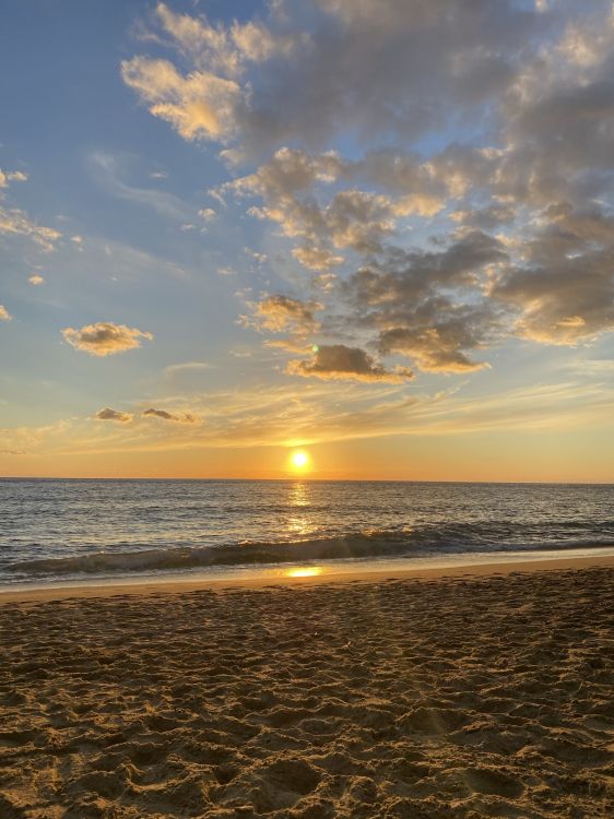 Horizont, Cloud, Wasser, Atmosphäre, Wasserressourcen. Wallpaper in 1536x2048 Resolution