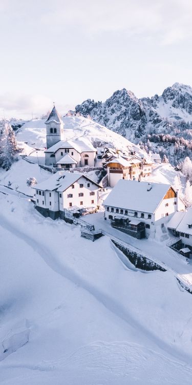 Skiberg, Die Tore Der Sonne, Mont Chry, Skigebiet, Resort. Wallpaper in 1499x2998 Resolution