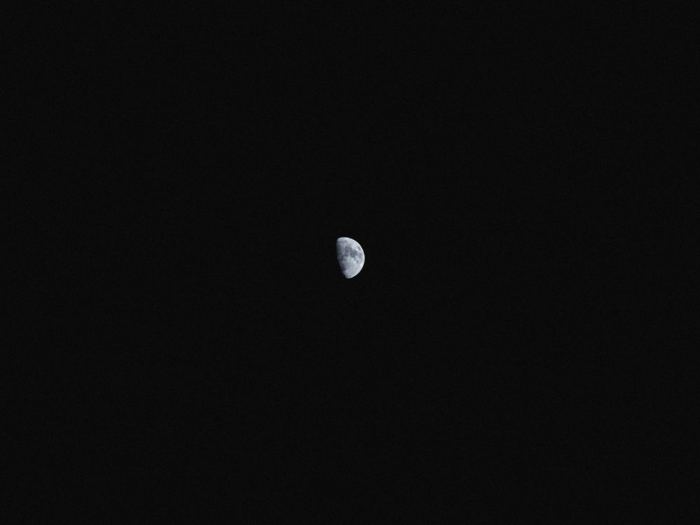 Vollmond am Himmel. Wallpaper in 4864x3648 Resolution