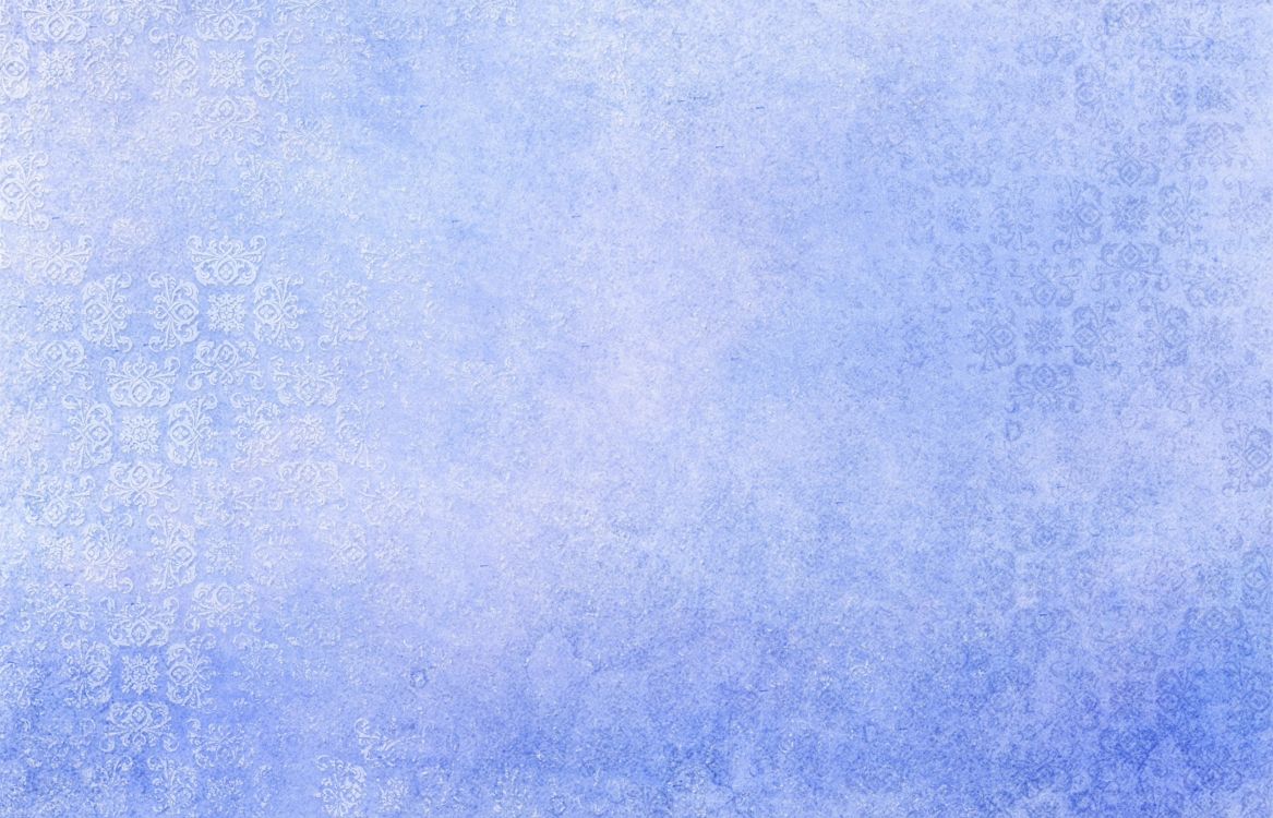 Blaues Textil Auf Braunem Holztisch. Wallpaper in 3222x2070 Resolution