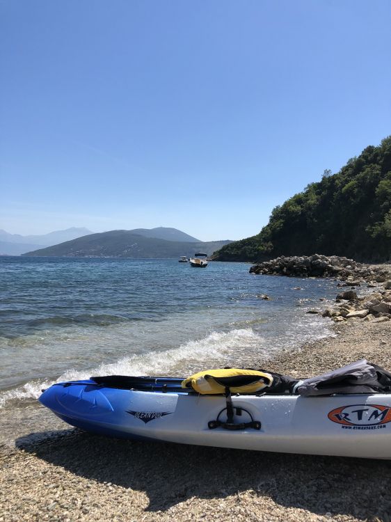 Loch, Barco, Kayak, Agua, Cuerpo de Agua. Wallpaper in 1536x2048 Resolution