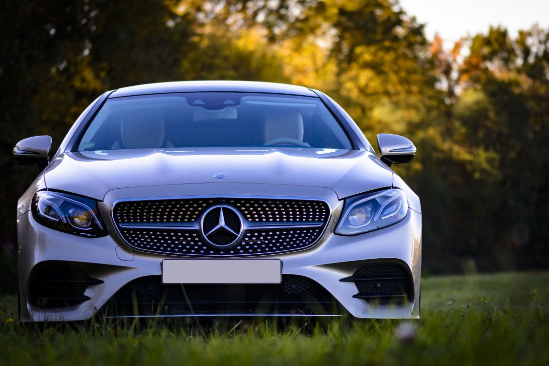 Mercedes Benz Clase c Blanco. Wallpaper in 5605x3737 Resolution