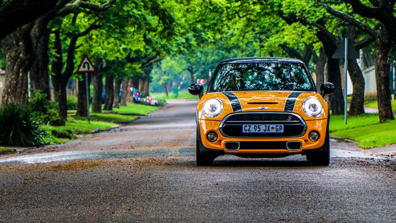 Mini John Cooper Works. Wallpaper in 5120x2880 Resolution