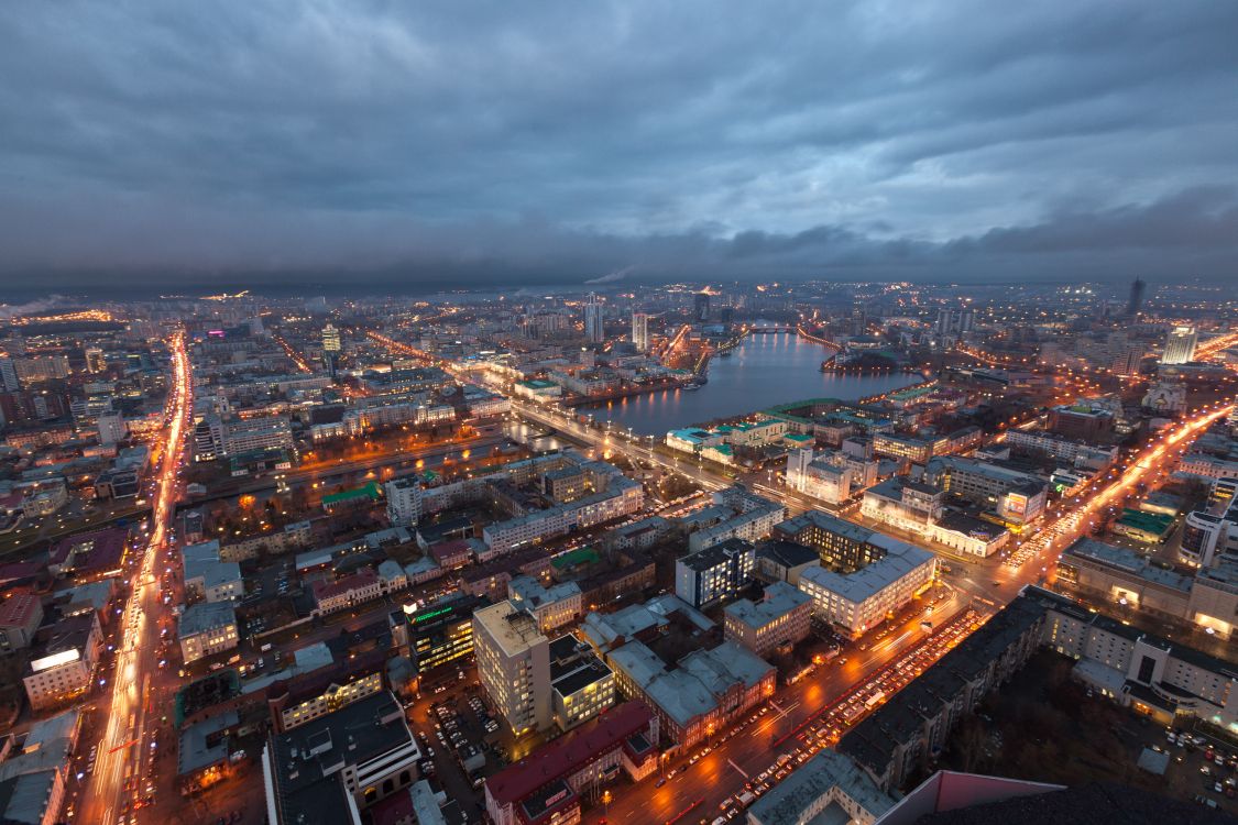 Vue Aérienne Des Bâtiments de la Ville Pendant la Nuit. Wallpaper in 3000x2000 Resolution