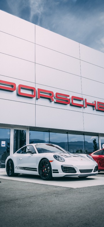 Image white porsche 911 parked in front of white building