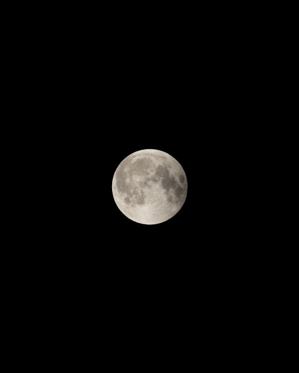 Full Moon in Dark Night Sky. Wallpaper in 2981x3726 Resolution