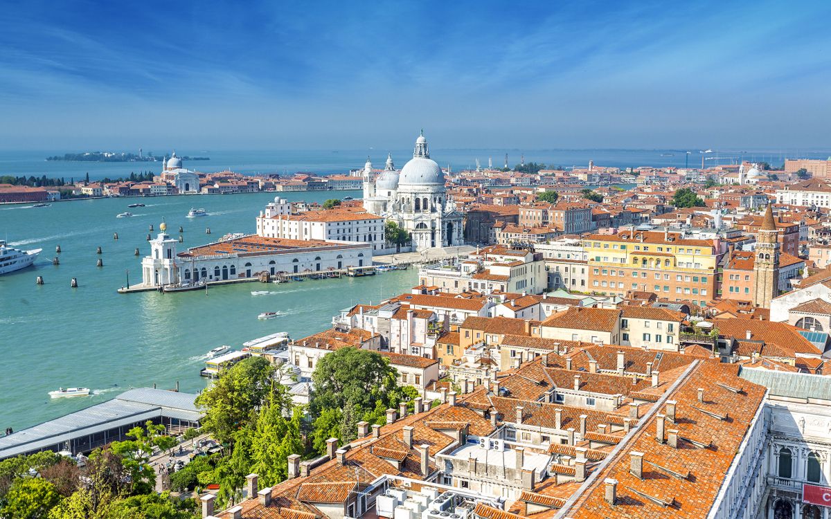 Luftaufnahme Von Stadtgebäuden Tagsüber. Wallpaper in 2560x1600 Resolution