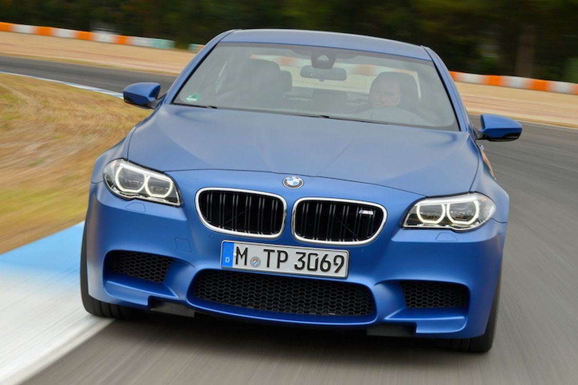 Blauer Bmw m 3 Tagsüber Unterwegs. Wallpaper in 1920x1280 Resolution