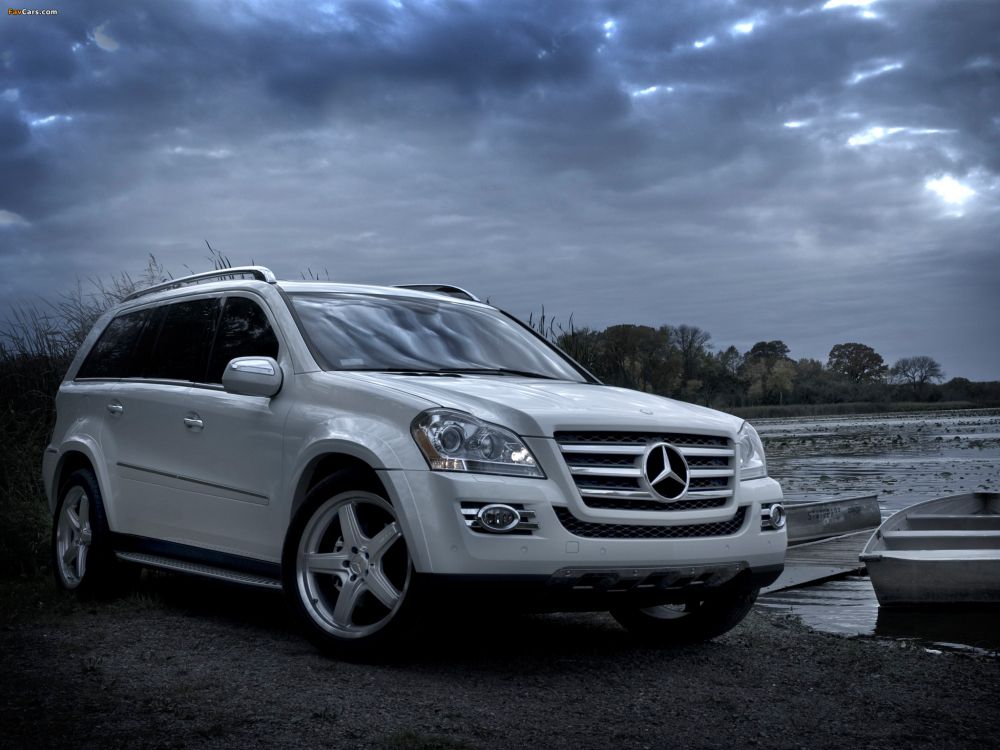 Mercedes Benz Suv Blanco Sobre Arena Gris Durante el Día. Wallpaper in 2048x1536 Resolution