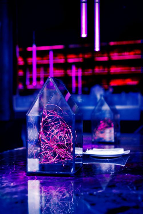 Klarglasbehälter Auf Tisch. Wallpaper in 4912x7360 Resolution