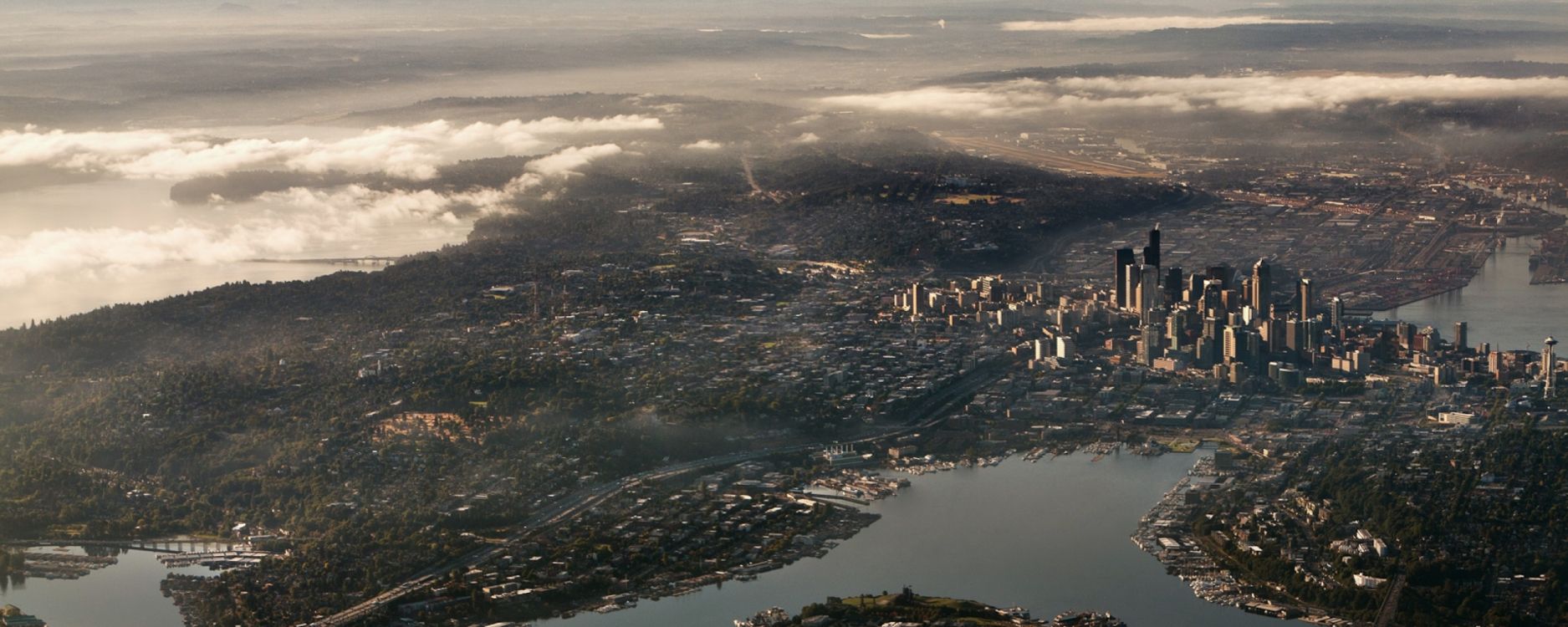 Vista Aérea de Los Edificios de la Ciudad Durante el Día.. Wallpaper in 2560x1024 Resolution