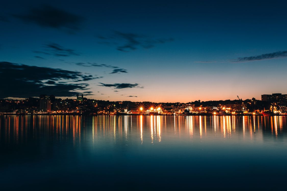 Plan D'eau Pendant la Nuit. Wallpaper in 5760x3840 Resolution
