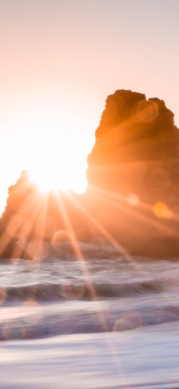 Image brown rock formation on sea during daytime