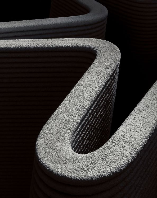 Silla de Madera Gris y Marrón. Wallpaper in 4896x6192 Resolution