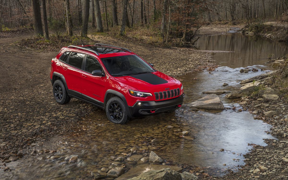 Chevrolet Camaro Rojo y Negro en el Río. Wallpaper in 2880x1800 Resolution