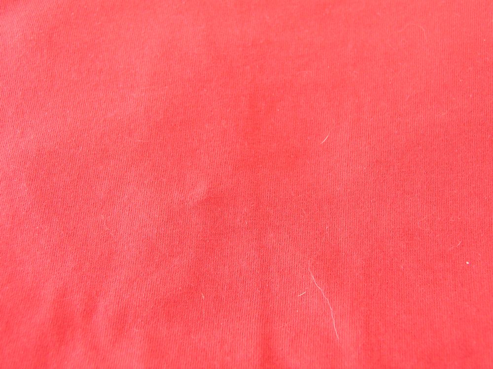 Textile Rouge Aux Cheveux Blancs. Wallpaper in 2560x1920 Resolution